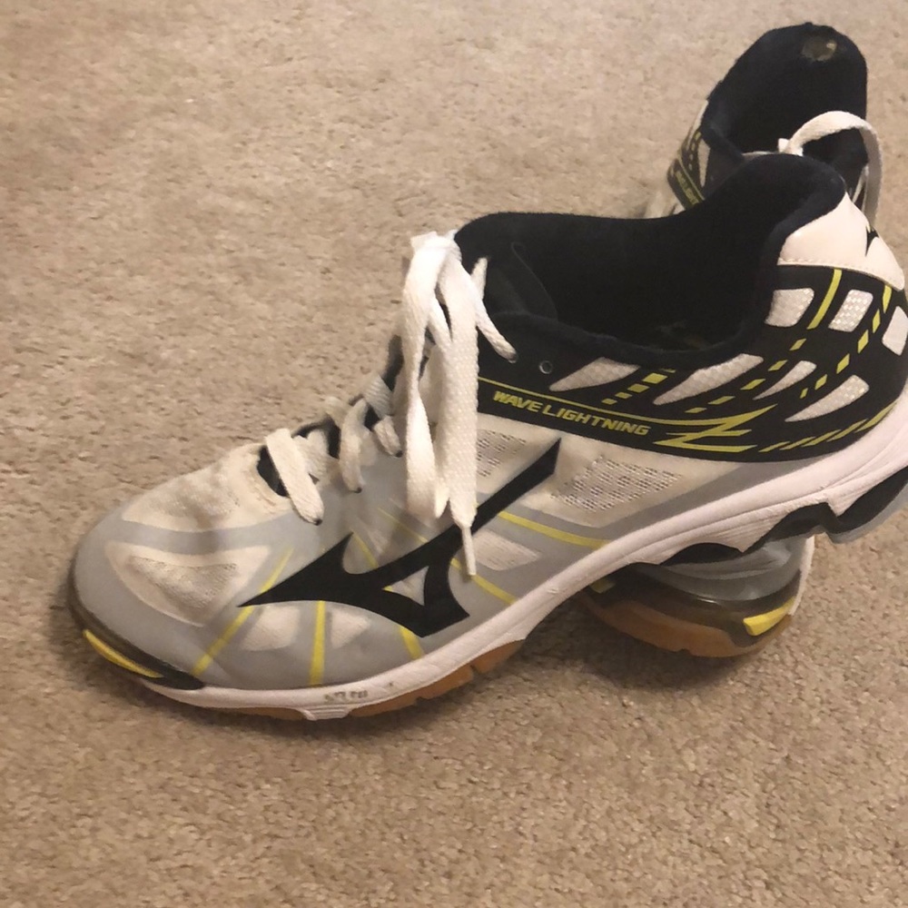 Mizuno Wave Lightning Women’s Volleyball Shoes